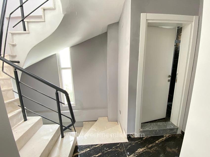 3+1 Villa Zum Verkauf In Doğanbey, Geräumig, Mit Freistehendem Garten, Nahe Dem Meer