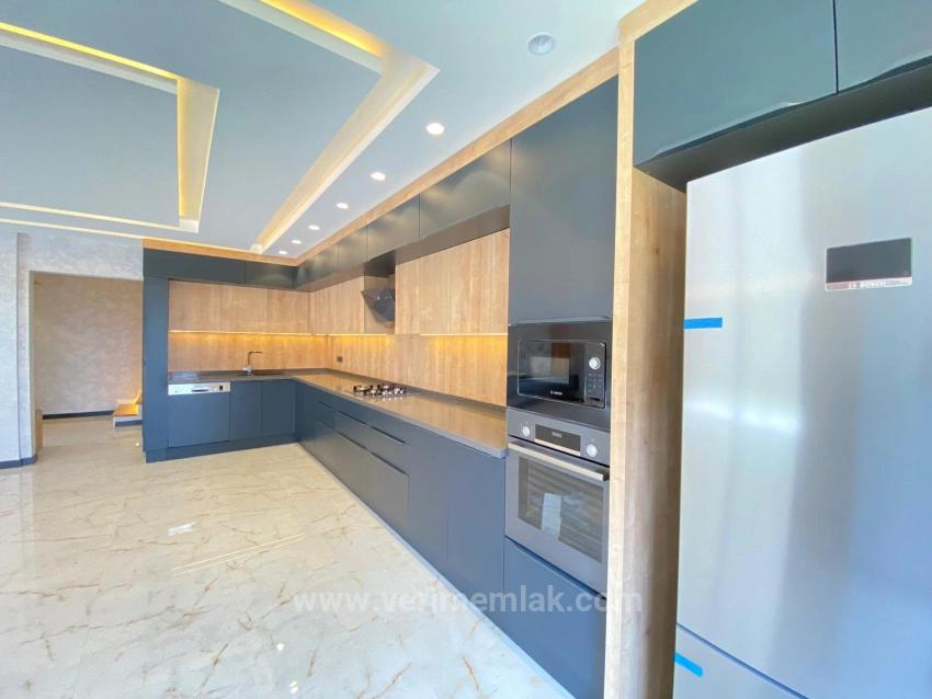 Ultra-Luxus 3+1 Villa Mit Privatem Garten Zum Verkauf In Seferihisar Camikebir