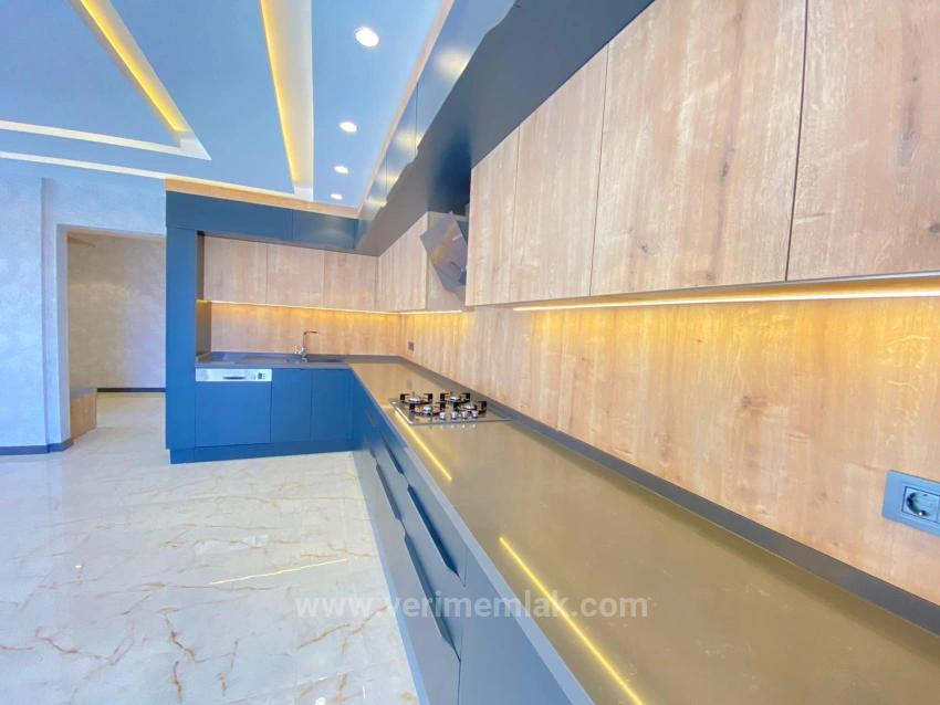 Ultra-Luxus 3+1 Villa Mit Privatem Garten Zum Verkauf In Seferihisar Camikebir