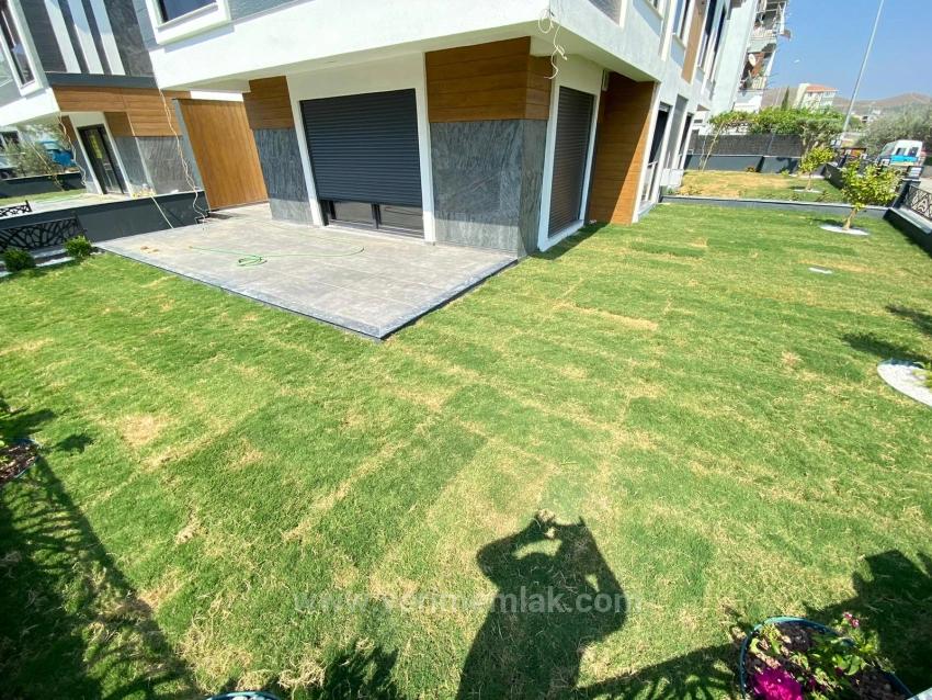 Ultra-Luxus 3+1 Villa Mit Privatem Garten Zum Verkauf In Seferihisar Camikebir