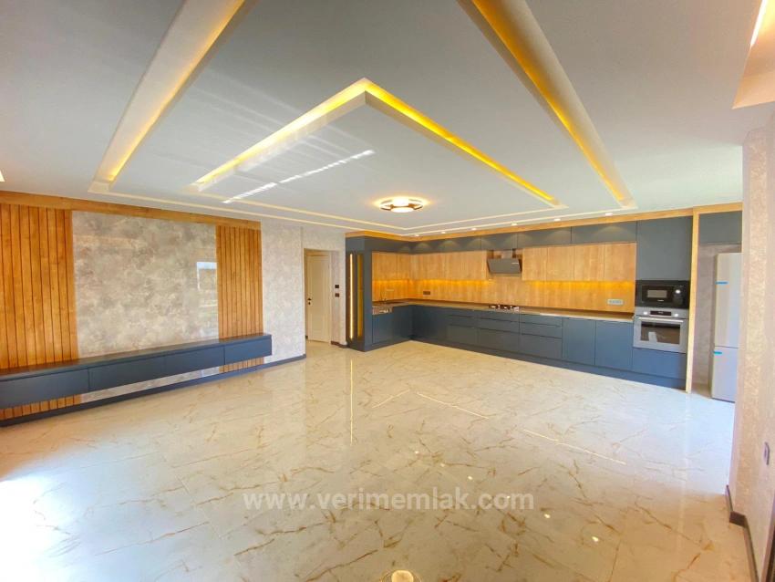 Ultra-Luxus 3+1 Villa Mit Privatem Garten Zum Verkauf In Seferihisar Camikebir