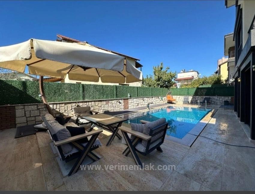 Seferihisar Akarcade, Großer Garten, Freistehender Pool, Luxuriöse 4+1-Villa Zum Verkauf