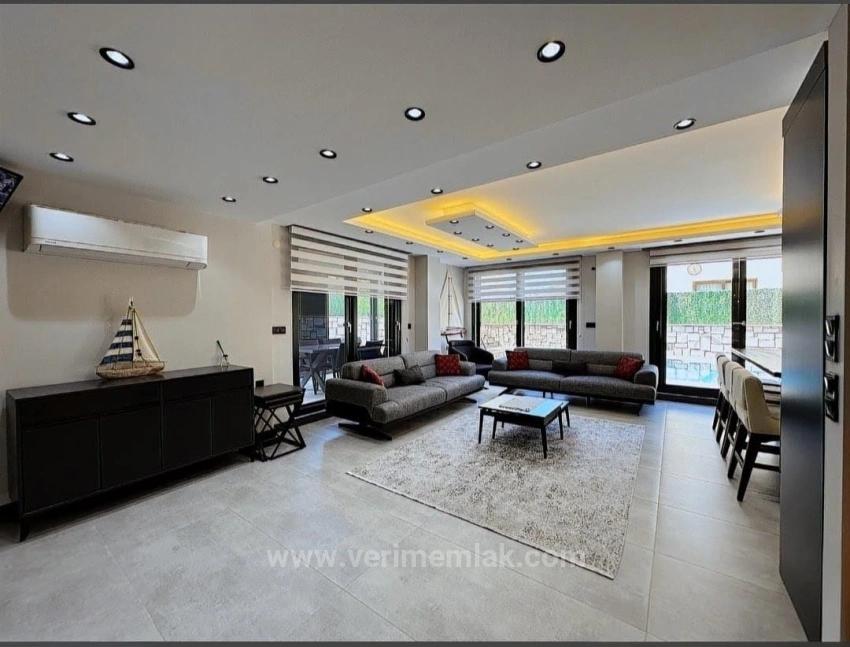 Seferihisar Akarcade, Großer Garten, Freistehender Pool, Luxuriöse 4+1-Villa Zum Verkauf