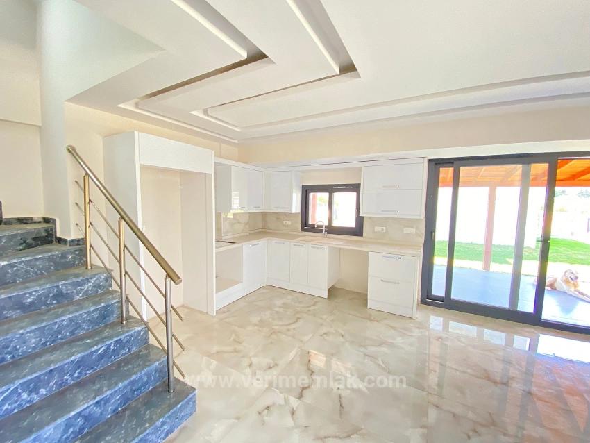 3+1 Freistehende Villa Mit Großem Garten Und Pool Zum Verkauf In Doğanbey