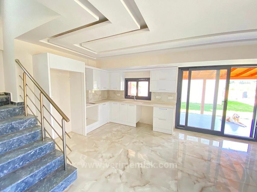 3+1 Freistehende Villa Mit Großem Garten Und Pool Zum Verkauf In Doğanbey