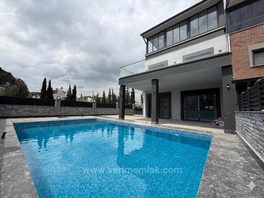 Luxuriöse 3+1-Zimmer-Villa Mit Privatem Pool, 750 M Vom Meer Entfernt In Seferihisar Cumhuriyet!
