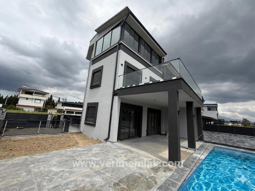 3+1-Zimmer Villa Zu verkaufen in Cumhuriyet Bz. Seferihisar Doğanbey - 250 m²