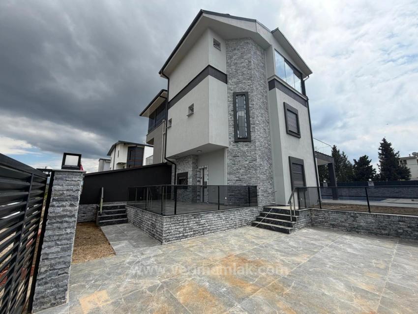 Luxuriöse 3+1-Zimmer-Villa Mit Privatem Pool, 750 M Vom Meer Entfernt In Seferihisar Cumhuriyet!
