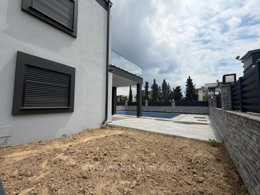 Luxuriöse 3+1-Zimmer-Villa Mit Privatem Pool, 750 M Vom Meer Entfernt In Seferihisar Cumhuriyet!