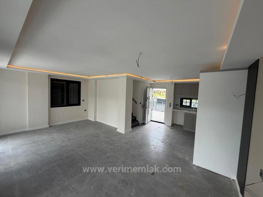 Luxuriöse 3+1-Zimmer-Villa Mit Privatem Pool, 750 M Vom Meer Entfernt In Seferihisar Cumhuriyet!