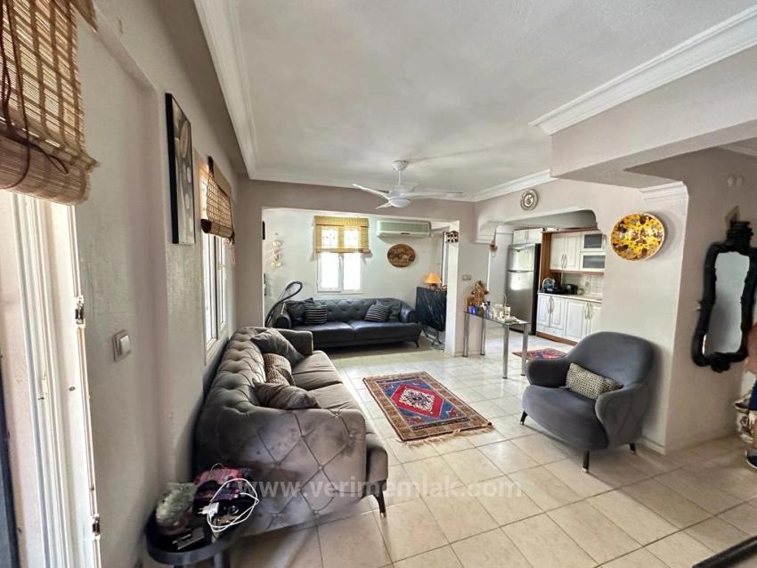 5+1 Villa Mit Großem Garten Zum Verkauf In Ürkmez Am Meer