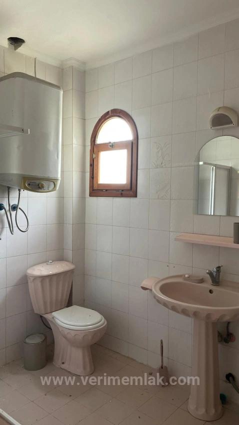 Luxuriöse 3+1-Zimmer-Villa Mit Pool Und Sicherheitsdienst In Einer Anlage Direkt Am Meer In Seferihisar Cumhuriyet