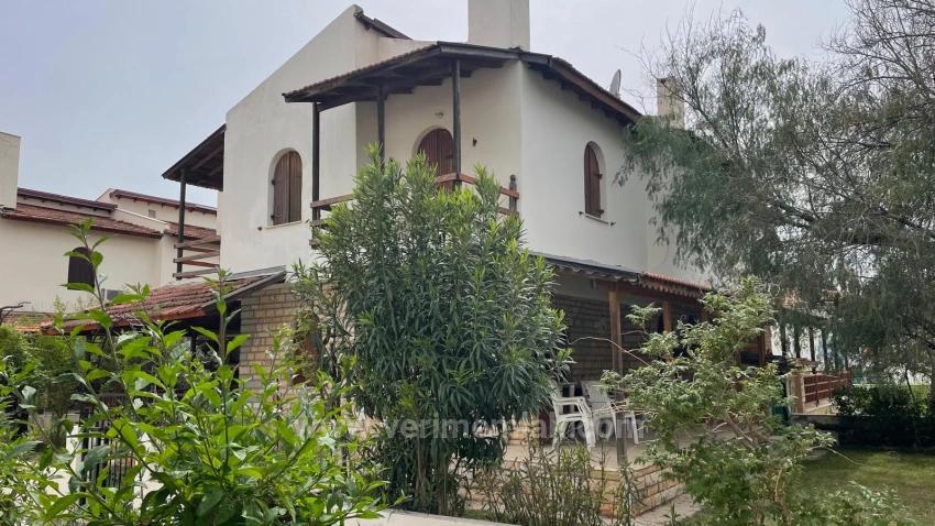 Luxuriöse 3+1-Zimmer-Villa Mit Pool Und Sicherheitsdienst In Einer Anlage Direkt Am Meer In Seferihisar Cumhuriyet