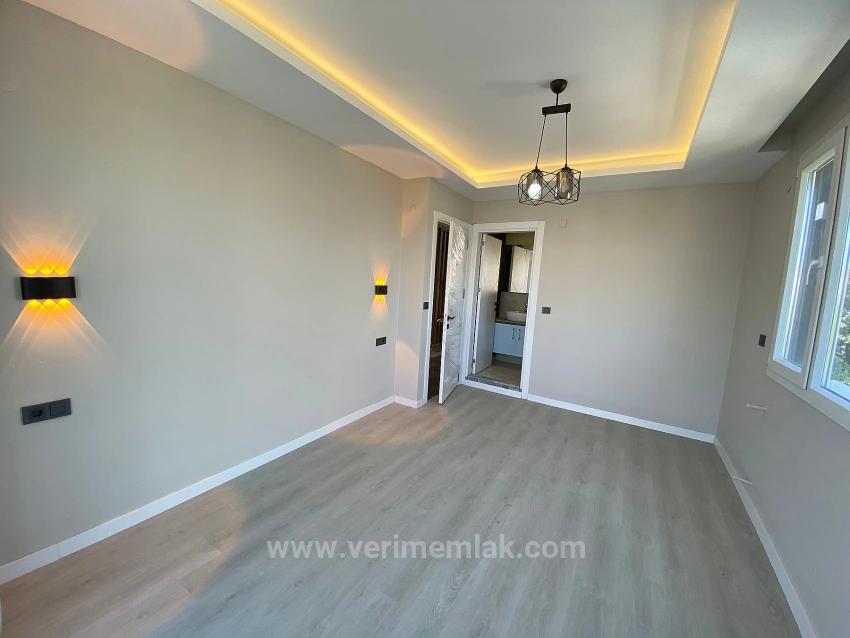 Moderne Architektur In Seferihisar Cumhuriyet: 3+1 Villa Mit Steinmetzarbeiten Und Garten Zu Verkaufen!