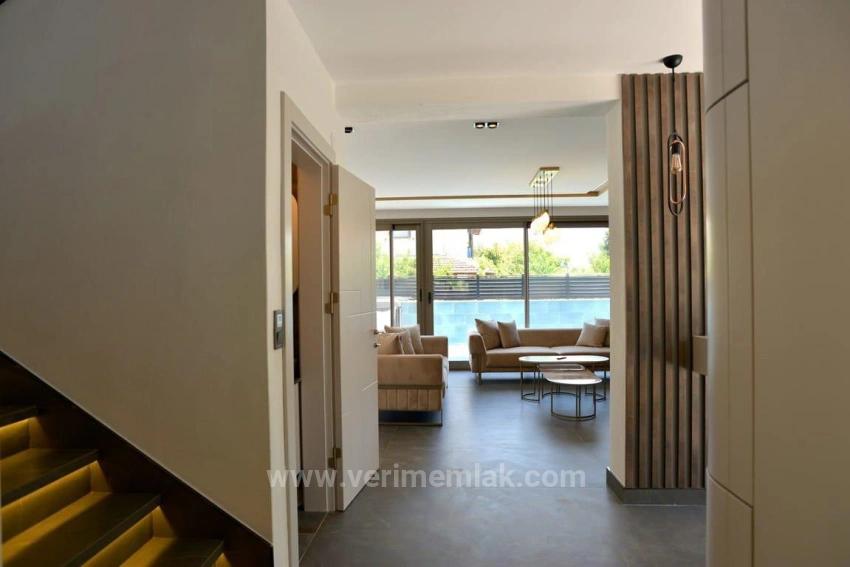 Luxuriöse 3+1-Zimmer-Villa Mit Großem Garten, Parkplatz Und Swimmingpool In Gümüldür