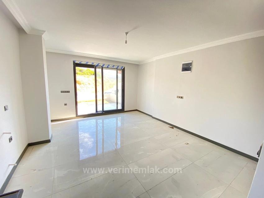 Genießen Sie Die Terrasse Und Die Meeresbrise In Payamlı, Seferihisar: 3+1 Eckvilla Zu Verkaufen, Keine Zusätzlichen Kosten Erforderlich.