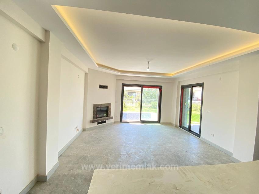 Schwimmbad, Fußbodenheizung, Luxuriöse 4+1-Villa Zum Verkauf In Seferihisar