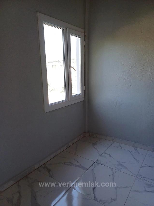 Schnäppchen! 2+1-Zimmer-Wohnung Mit Terrasse In Seferihisar, Mersin-Gebiet, Nur 400 M Vom Meer Entfernt Zu Verkaufen!