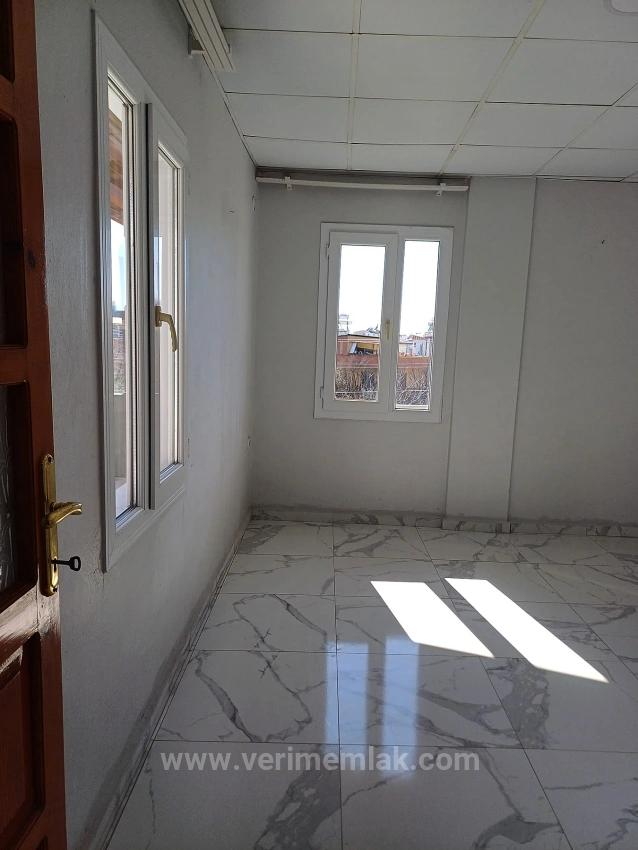 Schnäppchen! 2+1-Zimmer-Wohnung Mit Terrasse In Seferihisar, Mersin-Gebiet, Nur 400 M Vom Meer Entfernt Zu Verkaufen!