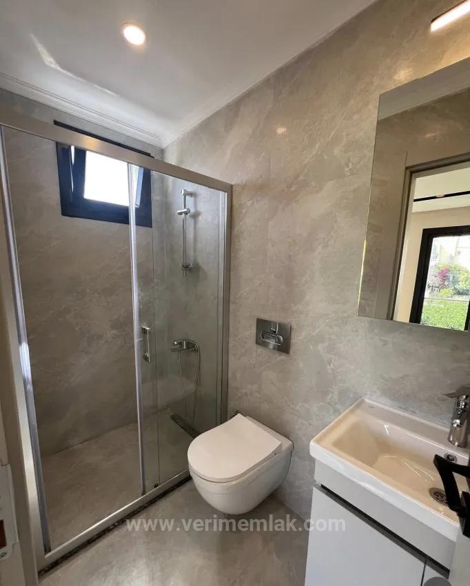 Izmir Özdere 14 Häuser: Eine Riesige 3+1 Villa Mit Großem Garten Und Außenverkleidung Aus Stein Für Hohen Wohnkomfort.