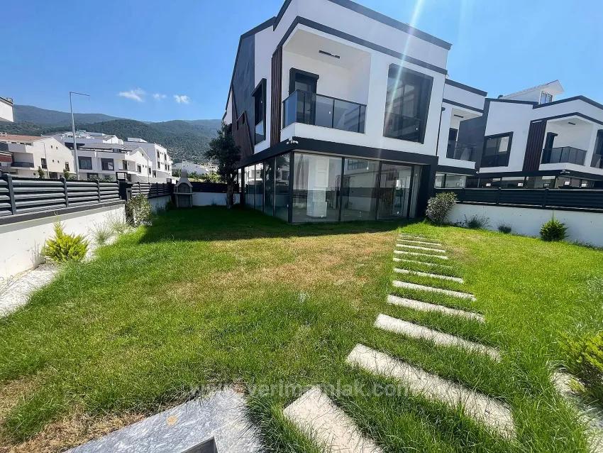 Luxuriöse 3+1-Zimmer-Villa Mit Garten, Vorbereitet Für Kamerasystem, 300 M Vom Meer Entfernt In Özdere