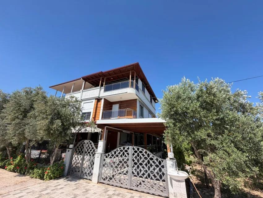 4+1-Zimmer Villa Zu Verkaufen in Cumhuriyet Bz. Seferihisar Doğanbey - 600 m²