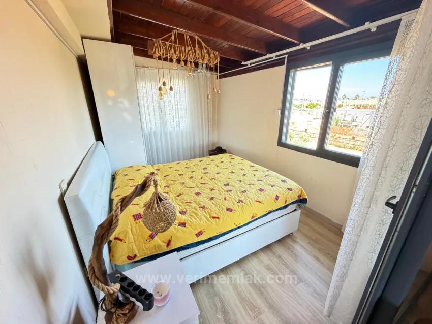 In Seferihisar Cumhuriyet, 650M Vom Meer Entfernt, 4+1 Geräumige Villenartige Luxusvilla Mit Großem Garten Zum Verkauf!