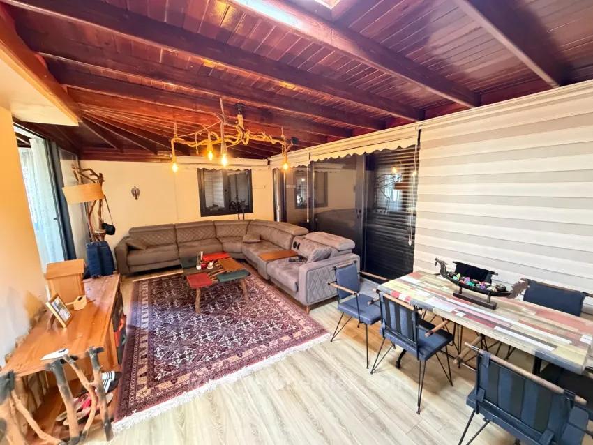 In Seferihisar Cumhuriyet, 650M Vom Meer Entfernt, 4+1 Geräumige Villenartige Luxusvilla Mit Großem Garten Zum Verkauf!