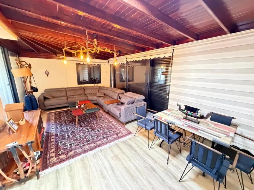 In Seferihisar Cumhuriyet, 650M Vom Meer Entfernt, 4+1 Geräumige Villenartige Luxusvilla Mit Großem Garten Zum Verkauf!