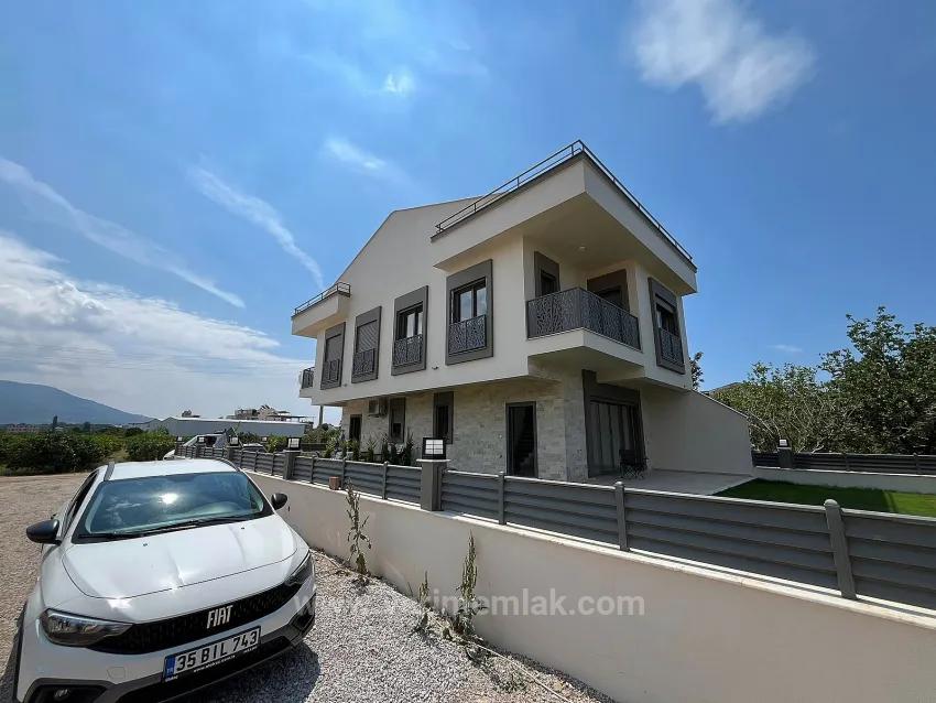 In İzmir/Menderes/Gümüldür Dem Meer 300M Entfernt, Breite Gartenbesitzende 4+1 Luxus-Villa