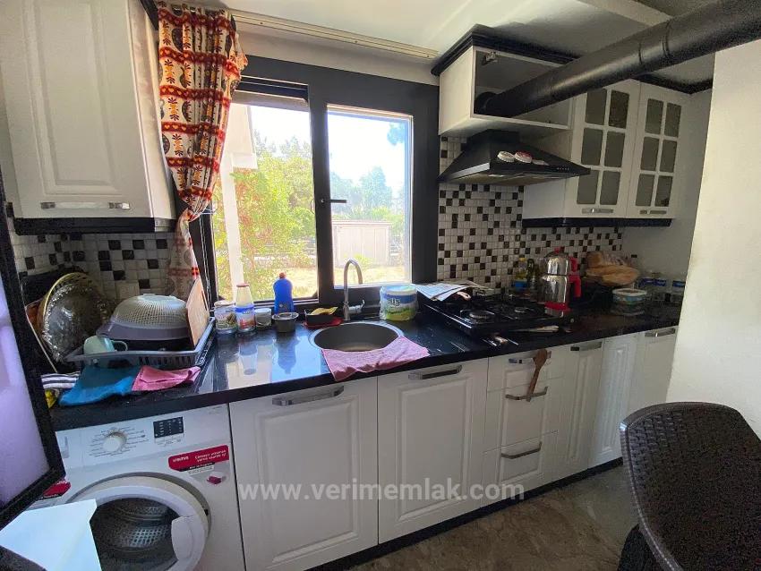In Seferihisar Bengiler, 50M Vom Meer Entfernt, Ein 1+1 Apartment Im Stil Eines Einfamilienhauses Mit Großem Garten