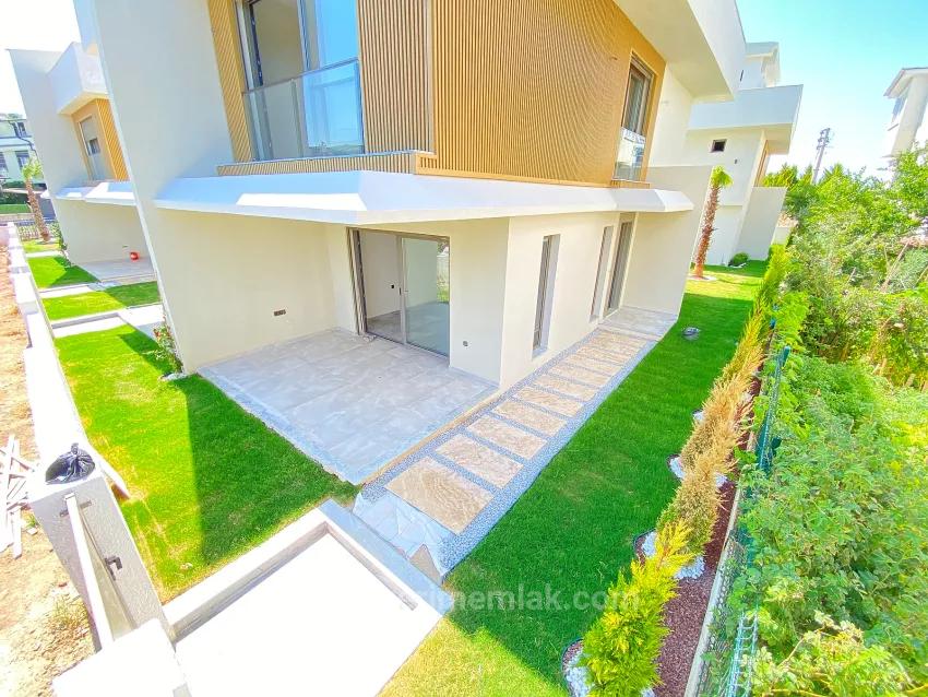 Seferihisar Mersin Bereich Dem Meer 350 M, Schwimmbeckenbesitzend Und Fußbodenheizungsbesitzend Luxus Eckvilla
