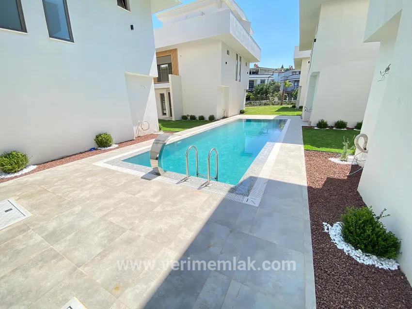 3+1-Zimmer Villa Zu verkaufen in Mersin Alanı Bz. Seferihisar Ürkmez - 180 m²