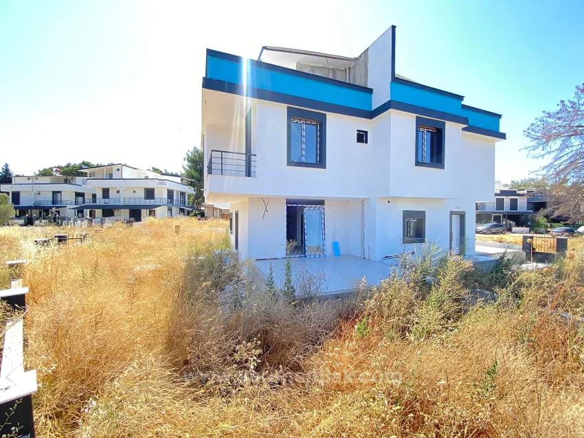 In Seferihisar Payamlı, Geräumige, Gartenbesitzende, Null, Schlüsselübergabe Luxus-Villa 3+1 Zum Verkauf