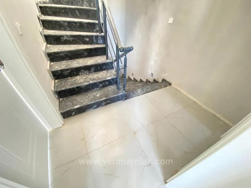 In Seferihisar Payamlı, Geräumige, Gartenbesitzende, Null, Schlüsselübergabe Luxus-Villa 3+1 Zum Verkauf