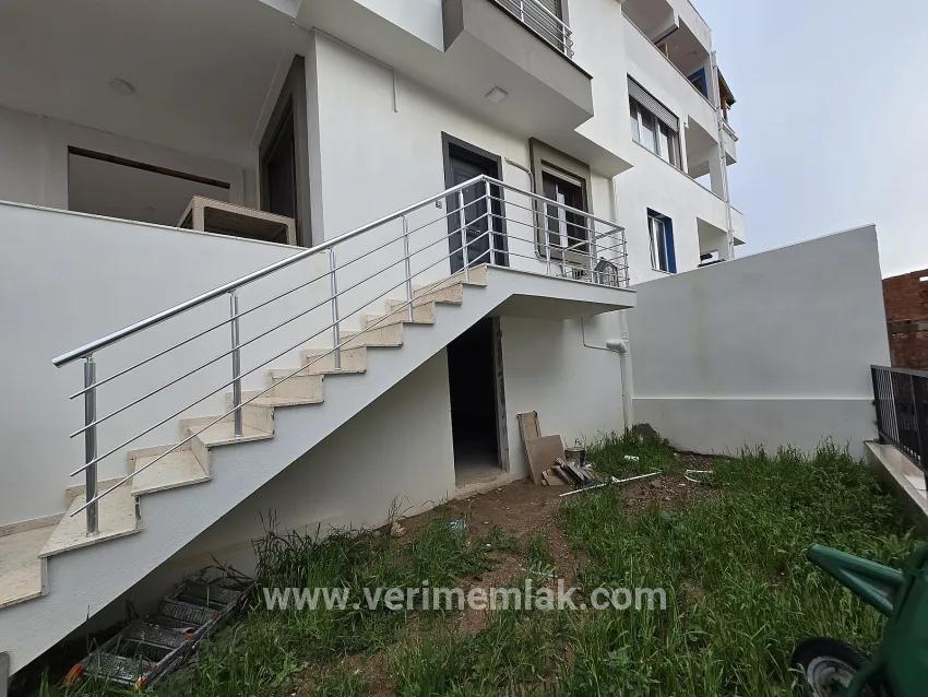 In Seferihisar Ürkmez, eine etwa 600 m entfernte, großzügige gartenumschlossene 3+1 Sommerhaus-villa