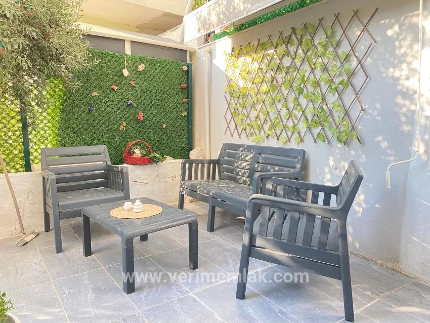 Seferihisar Mersin Ala dem Meer 350 m Entfernung mit Garten zum Verkauf stehendes 2+1 Doppelhaus –