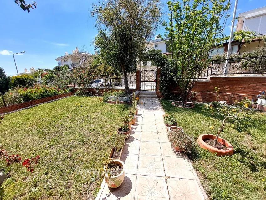 İzmir Seferihisar Doğanbey direkt am Meer null Site mit Garten zum Verkaufen 4+1 Sommerhaus –