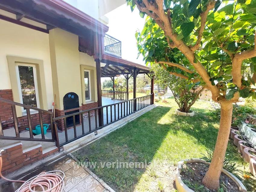 İzmir Seferihisar Doğanbey direkt am Meer null Site mit Garten zum Verkaufen 4+1 Sommerhaus –
