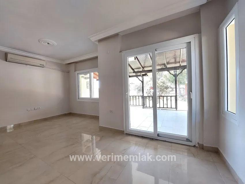 İzmir Seferihisar Doğanbey direkt am Meer null Site mit Garten zum Verkaufen 4+1 Sommerhaus –