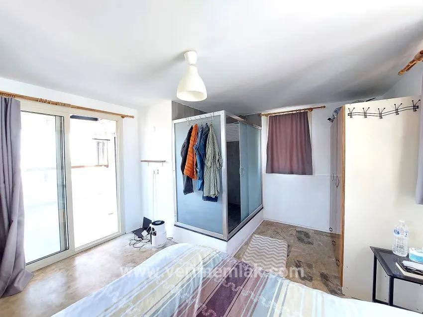 In Seferihisar Doğanbey gibt es eine villenartige Immobilie mit Garten und Meerblick zum Verkauf – 4+1 Villa