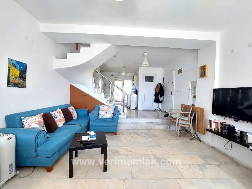 In Seferihisar Doğanbey gibt es eine villenartige Immobilie mit Garten und Meerblick zum Verkauf – 4+1 Villa