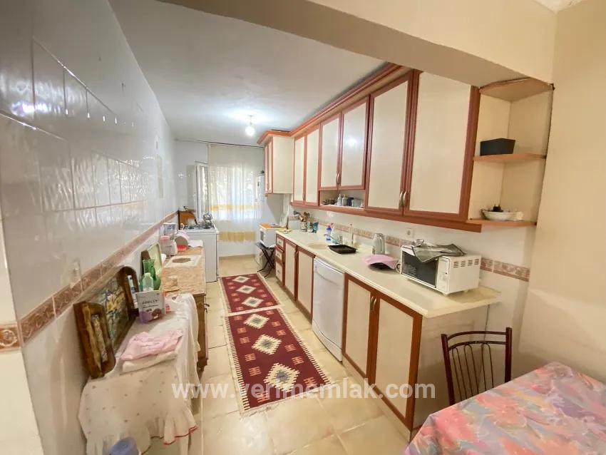 Im Seferihisar Atatürk Viertel, 100 Meter vom Meer entfernt, luxuriöse 3+1 Villa mit panoramischer Terasse