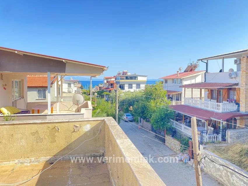 Im Seferihisar Atatürk Viertel, 100 Meter vom Meer entfernt, luxuriöse 3+1 Villa mit panoramischer Terasse
