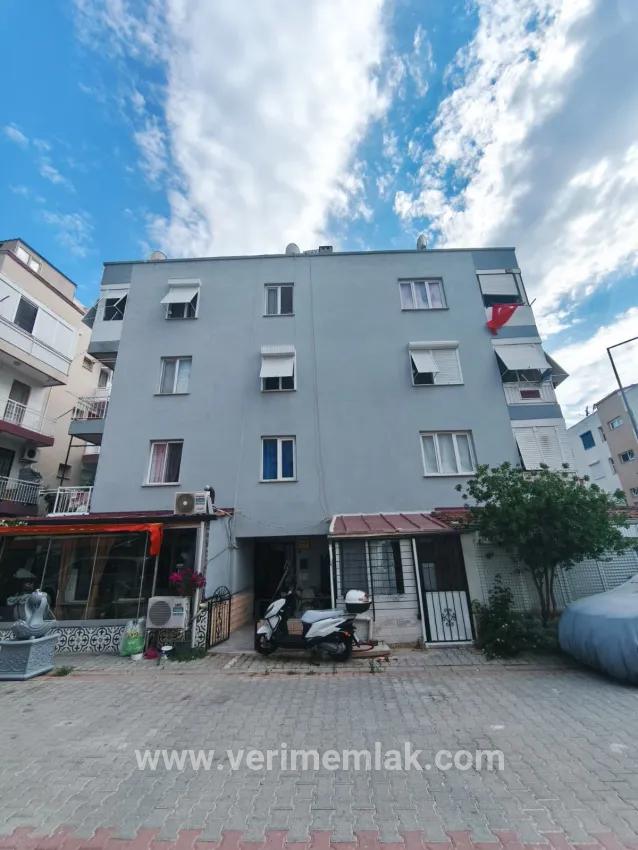 Gümüldür am Strand 1+1 50 m2 möbliert zu einem geeigneten Preis verkaufbare Wohnung