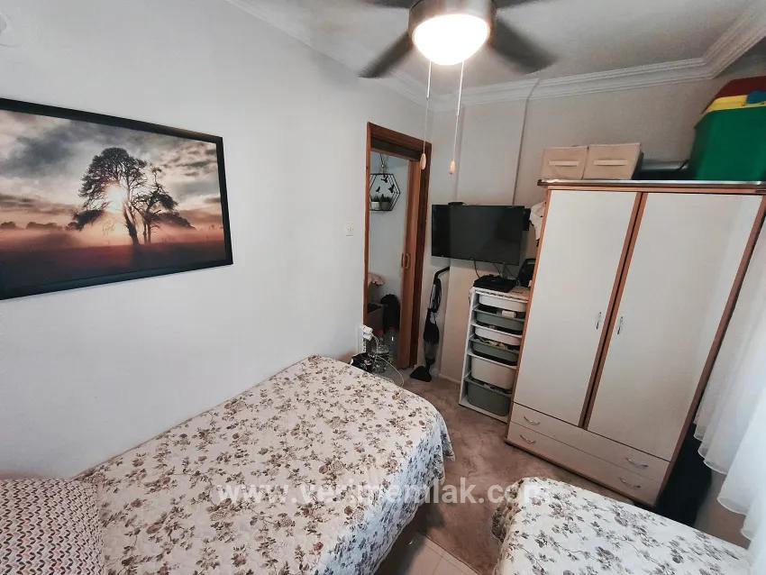 Gümüldür am Strand 1+1 50 m2 möbliert zu einem geeigneten Preis verkaufbare Wohnung