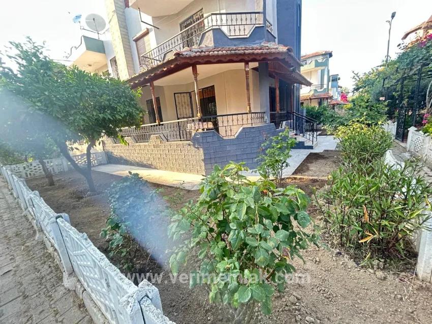 In Gümüldür, 100m vom Meer entfernt, Innerhalb des Geländes, eine villa mit großem garten zum verkauf 4+1