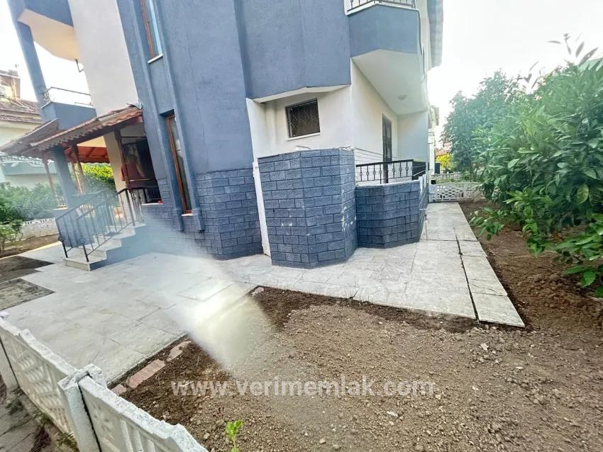 In Gümüldür, 100m vom Meer entfernt, Innerhalb des Geländes, eine villa mit großem garten zum verkauf 4+1
