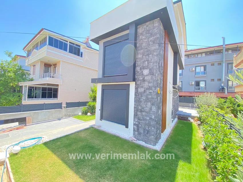 Gümüldür Fevzi Çakmak In der Nähe von dem Meer 100m unabhängige villenartige Luxusimmobilie mit Pool 3+1 Intelligente Villa