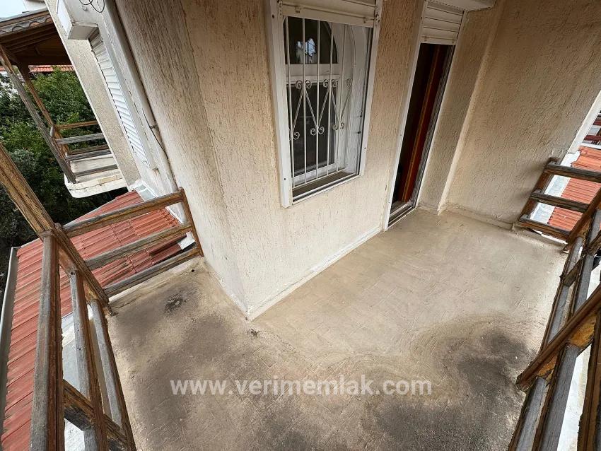 In Seferihisar Cumhuriyet Mah. 750m vom Meer entfernt, mit Pool und Obstgarten, 4+1 Villa zum Verkauf